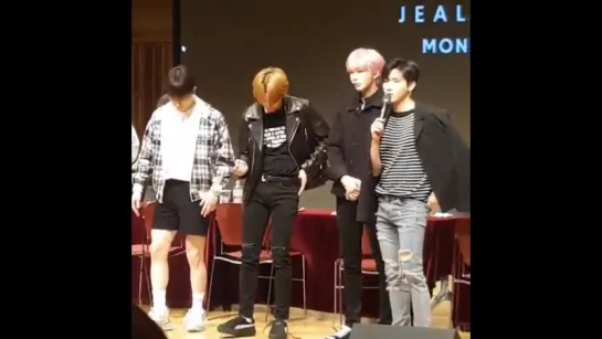 [VK][180513] MONSTA X @ Yongsan Fansign