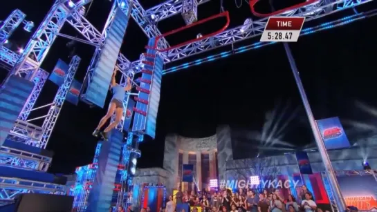 Девушка совершила чудо на шоу Ninja Warrior