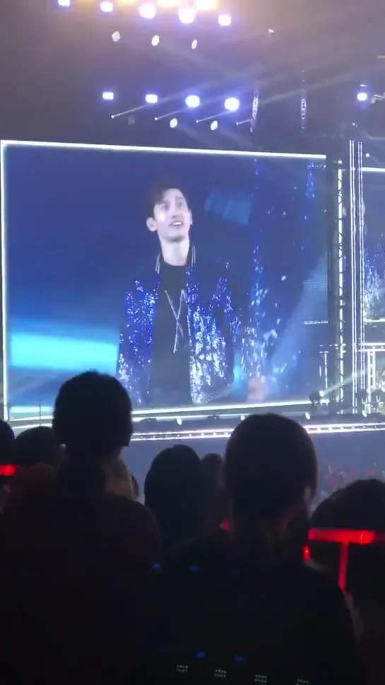 191222 동방신기 LIVE TOUR 2019 _XV_ in Osaka Day 2 창민 - - 이건 카메라로 찍은건 아니지만...귀여우니까ㅠㅜ - - 최강창민