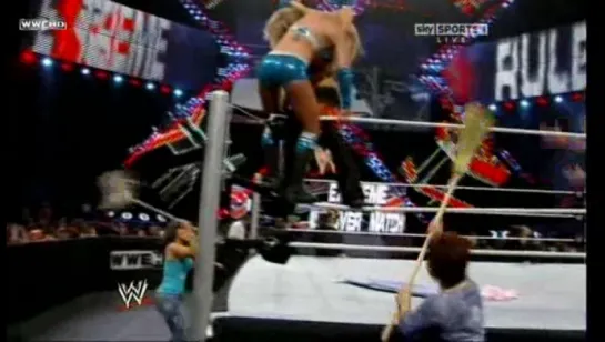 Beth Phoenix vs Michelle McCool