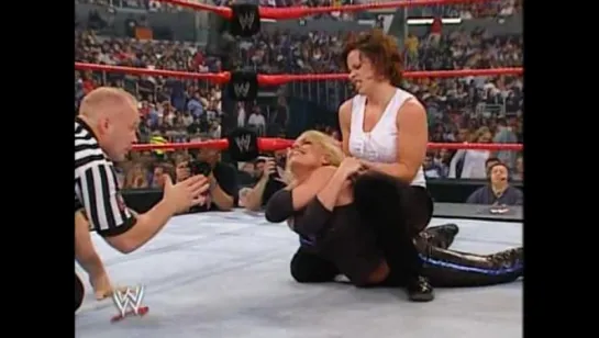 Trish Stratus vs Molly Holly