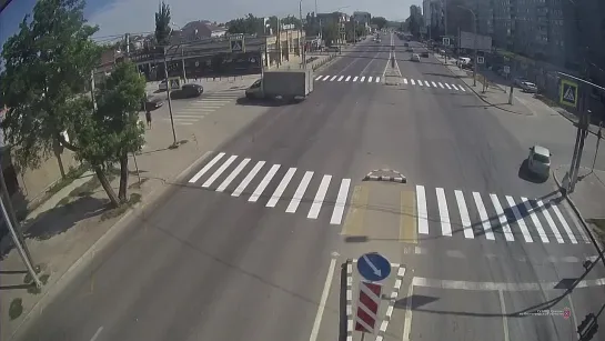 В Волгограде девушка-водитель шибанула пенсионерку  Пенсионерка в больнице