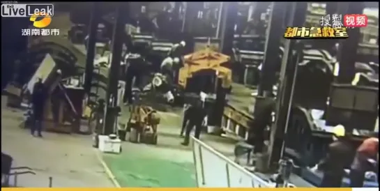 Lifting equipment malfunctioned and breaks the workers arm and legs