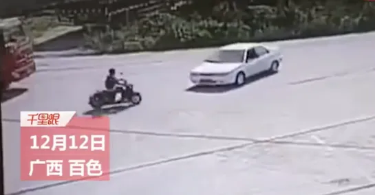 Scooterist lands on the roof of a car