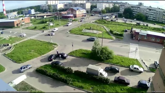 ДТП в Серпухове. Просто врезались. Мирно. Без драки. 16 июня 2016г