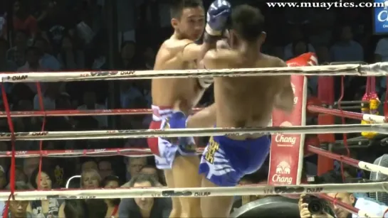 Мuay Thаi - Реtchmorrakot vs Singtоngnoi - Lаst Lumpini Stadium Shоw. (07.02.2014г.).