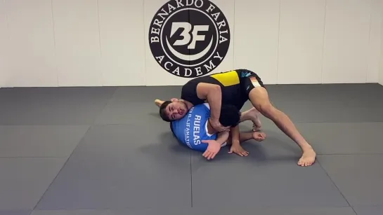 Giancarlo Bodoni - 3 Simple  Efficient Attacks From The Knee Cut Gi and Nogi