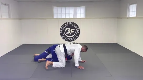 Bernardo Faria & Marcos Tinoco - The Connection from Double Collar Grip Every Half Guard Player need this Big Oss