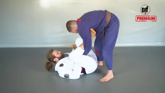 Adam Wardzinski - spining omoplata from lasso guard