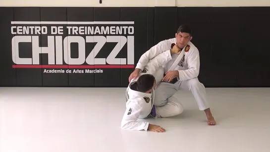 João Chiozzi - triangle choke from guard pass