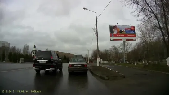 Инцидент на дороге в Москве между Крузаком и Джеттой