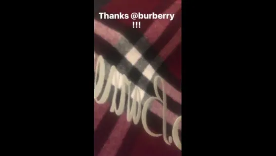 Ben Barnes_Instagram stories_Burberry scarf