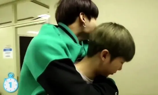 [VIDEO] jungkook’s mission was to be piggybacked by two members