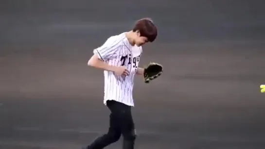 170602 JUNGKOOK Throwing the opening pitch for Hanshin Tigers Baseball Game