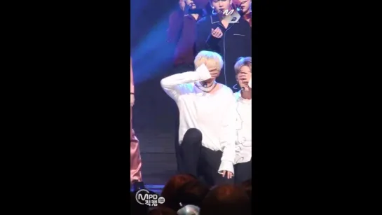 [MPD FANCAM] 161020 BTS - Blood Sweat and Tears (V focus)