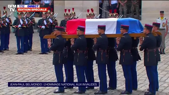 Hommage national à Jean-Paul Belmondo sur "Chi Mai"