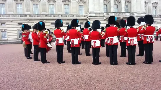 'game of thrones' theme performed by the queen's guards