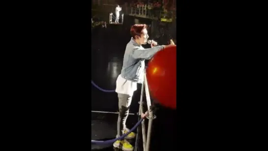 One of the fanservice Chami did tonight catching hearts thrown by fans SDSDS SO CUTE PLS