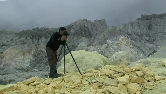 KAWAH IJEN 'Le Mystère des Flammes Bleues'