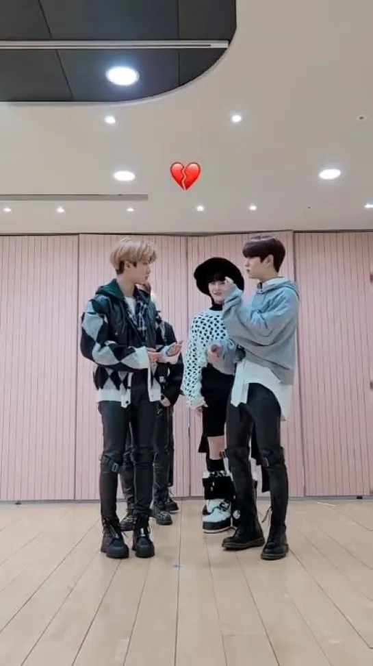 [211130] Stray Kids » IG Reels (@.realstraykids) »