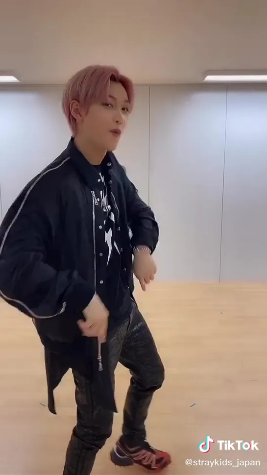 [200318] Stray Kids » TikTok (@.straykids_japan) »