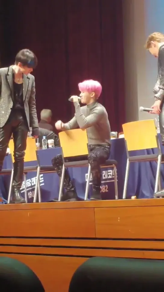 [VK][190303] MONSTA X fancam (Wonho focus) @ Hongdae Fansign