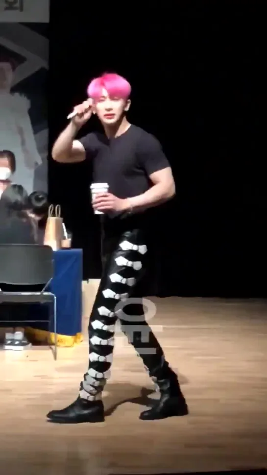 [VK][190302] MONSTA X fancam (Wonho focus) @ Gangnam Fansign