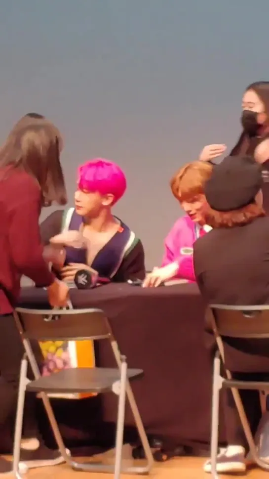 [VK][190221] MONSTA X fancam @ Synnara Fansign