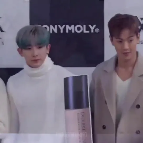 [VK][181216] MONSTA X fancam (Wonho & Shownu focus) @ TONY MOLY Fansign