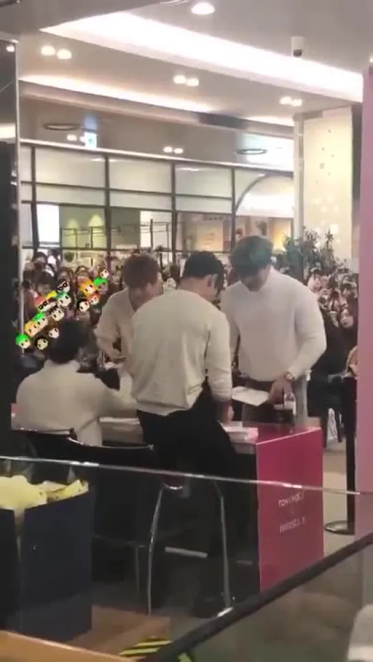 [VK][181216] MONSTA X fancam @ TONY MOLY Fansign