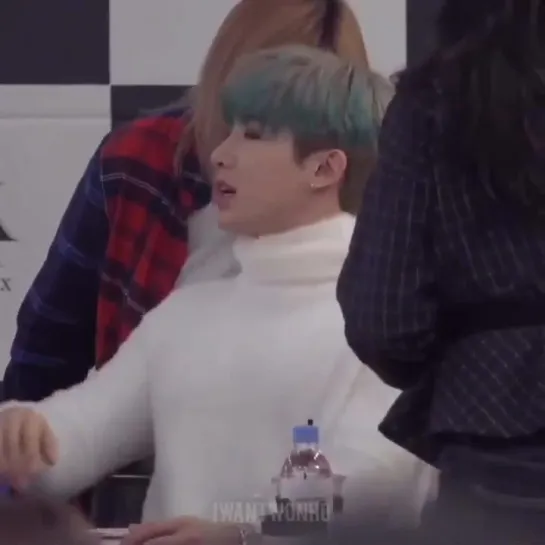 [VK][181216] MONSTA X fancam (Wonho focus) @ TONY MOLY Fansign