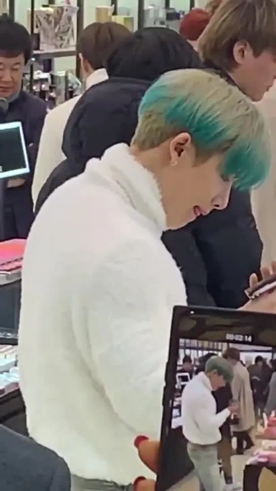 [VK][181216] MONSTA X fancam (Wonho focus) @ TONY MOLY Fansign