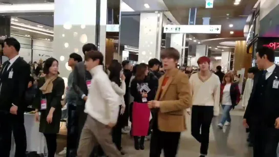 [VK][181216] MONSTA X fancam @ TONY MOLY Fansign