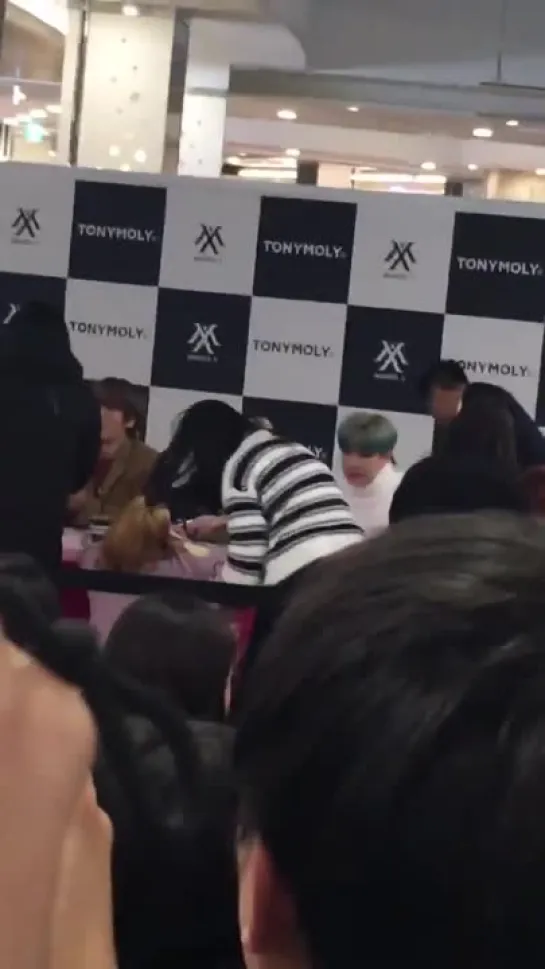 [VK][181216] MONSTA X fancam (Wonho focus) @ TONY MOLY Fansign