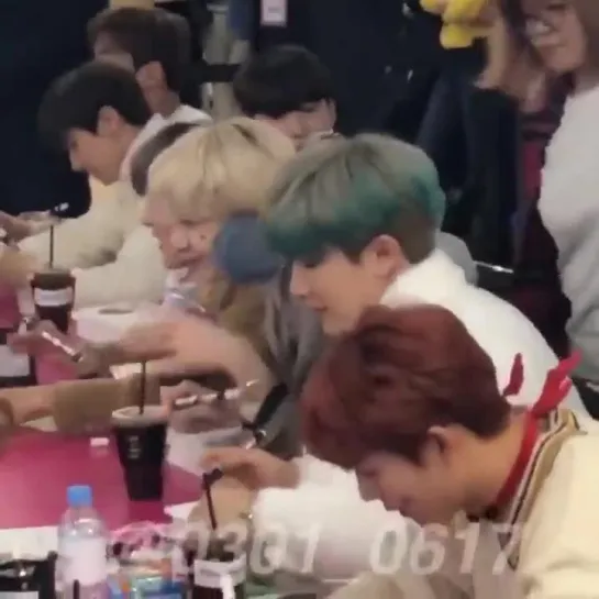 [VK][181216] MONSTA X fancam @ TONY MOLY Fansign