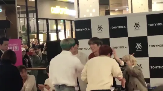 [VK][181216] MONSTA X fancam @ TONY MOLY Fansign