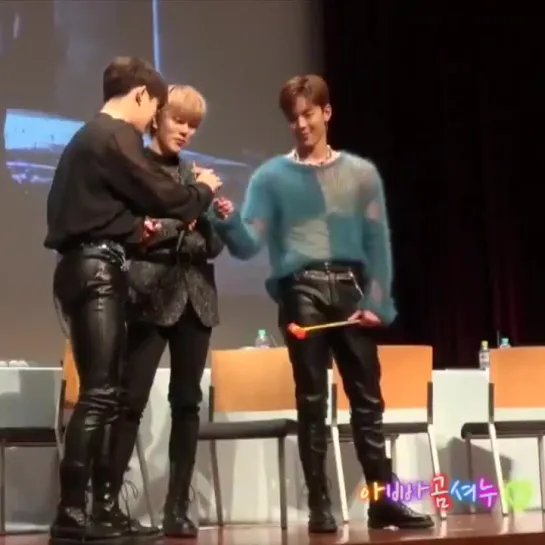 [VK][181125] MONSTA X fancam @ Apgujeong Fansign