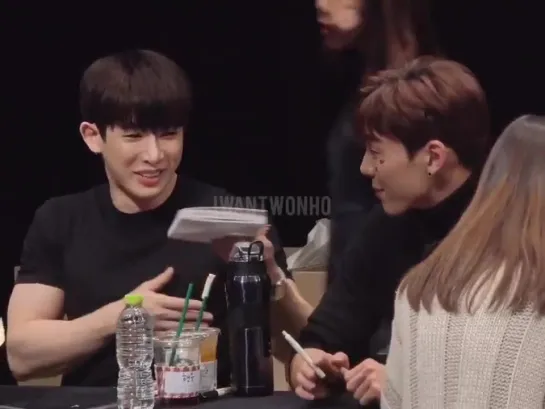 [VK][181124] MONSTA X fancam (Wonho & Shownu focus) @ Suwon Fansign