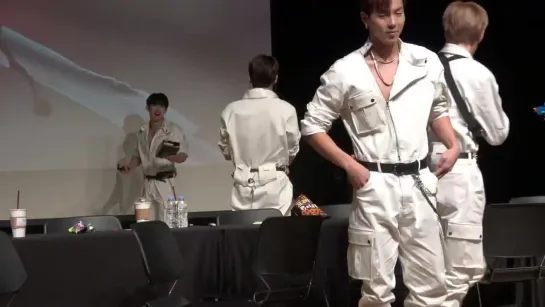 [VK][181104] MONSTA X fancam @ COEX Center Fansign