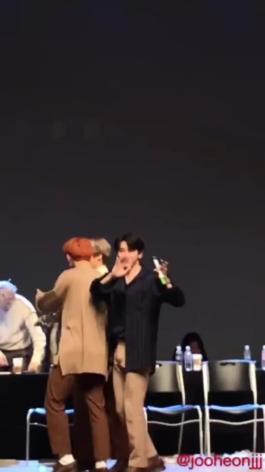 [VK][181026] MONSTA X fancam  @ Synnara Fansign