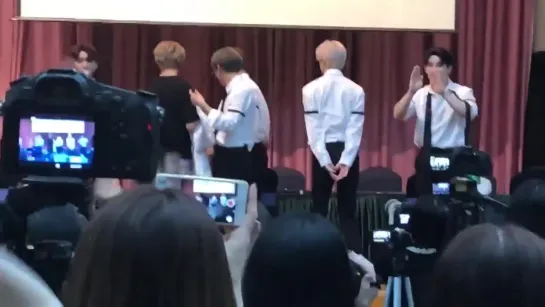 [VK][181027] MONSTA X fancam @ Jongno Fansign