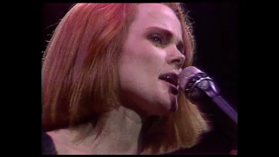 Belinda Carlisle - Our Lips Are Sealed(live)