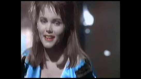 Belinda Carlisle - I Get Weak