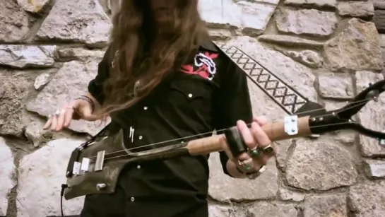 Justin Johnson -  Motorhead - Ace Of Spades (На 3-струнной гитаре из лопаты )