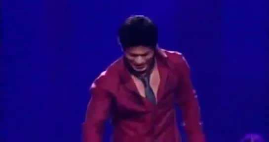 Shah Rukh Khan performing at IIFA Awards 2011, part 2 www keepvid com