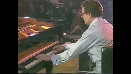 Jerry Lee Lewis - Whole Lotta Shakin' Goin' On - With Carl Perkins (Hippodrome De Pantin, France, April 21, 1981) ᴴᴰ.