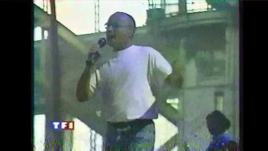 Phil Collins Lyon 1997 TV Report   Rehearsals, Interview and Live