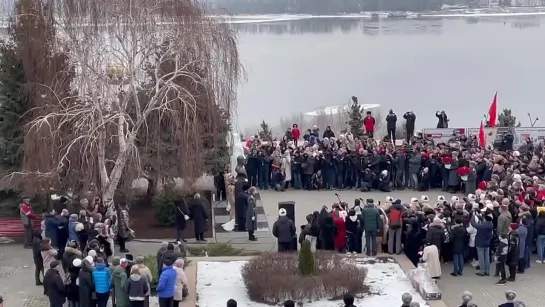 В Волгограде открыли памятник Сталину, Жукову и Василевскому.