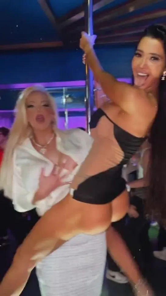 chloe khan и nicolette shea в клубе