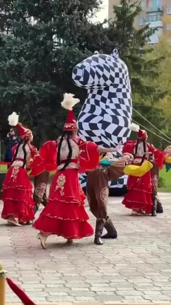 Лучших шахматистов-любителей определили в СКО

На центральной площади Петропавловска встретили «Шахматный караван».